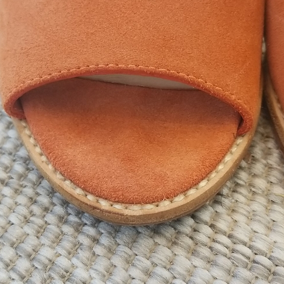 UGG CORAL SLIP ON HEELS - Picture 11 of 12